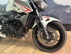 2022 Kawasaki Z400 WHITE