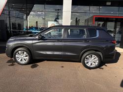 2025 Mitsubishi Outlander ES