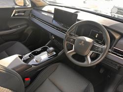 2025 Mitsubishi Outlander ES