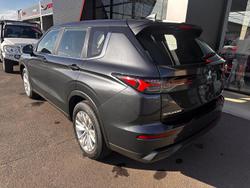 2025 Mitsubishi Outlander ES