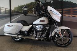Harley-Davidson FLHX Street Glide (117)