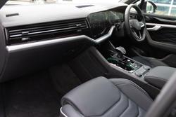 2025 Volkswagen Touareg 210TDI R-Line