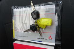 2012 Mitsubishi
                Pajero GLX-R