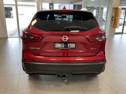 2020 Nissan
                QASHQAI ST-L