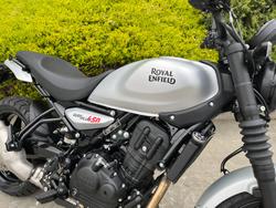 2025 Royal Enfield Guerrilla 450 Smoke Silver