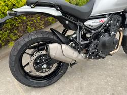 2025 Royal Enfield Guerrilla 450 Smoke Silver