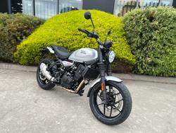 2025 Royal Enfield Guerrilla 450 Smoke Silver