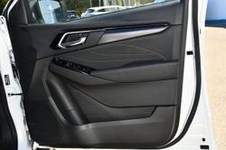 2025 Isuzu
                MU-X LS-T