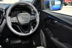 2025 Isuzu
D-MAX X-RIDER