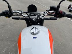 2025 Royal Enfield 2025 650CC INTERCEPTOR BEAR 650 Road White