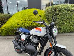 2025 Royal Enfield 2025 650CC INTERCEPTOR BEAR 650 Road White