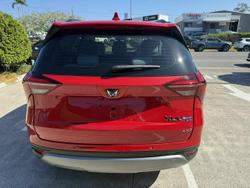 2023 Mahindra XUV700 AX7