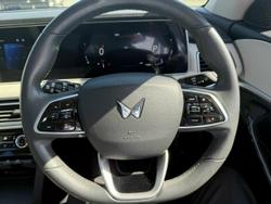 2023 Mahindra XUV700 AX7