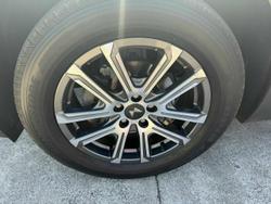 2023 Mahindra XUV700 AX7