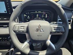 2025 Mitsubishi Outlander LS