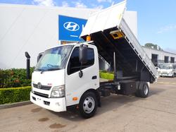 2015 HINO DUTRO 917