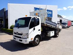2015 HINO DUTRO 917 WHITE