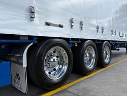 2015 Maxitrans St3 Od 24 Pallet Drop Deck Curtain Sider