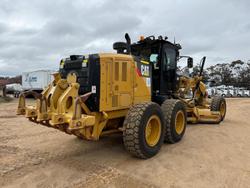 2016 Caterpillar
140M3