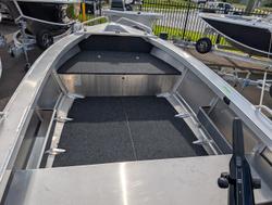 2025 QUINTREX 420 Busta