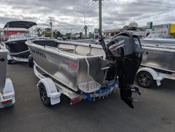 2025 QUINTREX 440 Busta
