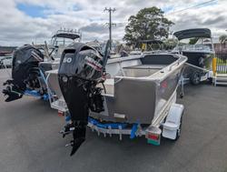 2025 QUINTREX 440 Busta
