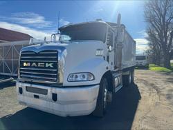 2010 Mack Cmmr 6X4 Tipper