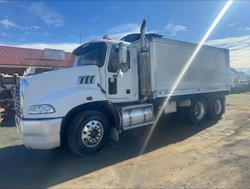 2010 Mack Cmmr 6X4 Tipper