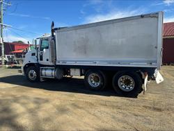 2010 Mack Cmmr 6X4 Tipper