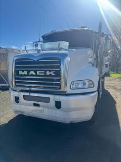 2010 Mack Cmmr 6X4 Tipper