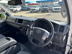 2015 Toyota
                Hiace Commuter