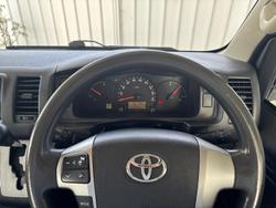 2015 Toyota
                Hiace Commuter