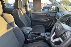 2023 Isuzu D-MAX SX (4x2) HIGH-RIDE RG1 MY23 Mineral White (527)