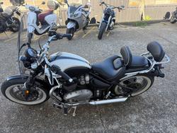 2018 Triumph BONNEVILLE SPEEDMASTER Black/White