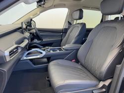 2025 LDV D90 Executive