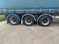 1989 Maxicube Curtainsider Tri-Axle Trailer