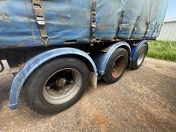 1989 Maxicube Curtainsider Tri-Axle Trailer