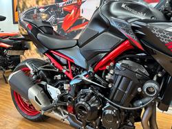 2021 Kawasaki Z900 SUPERNAKED (ZR900) GREY