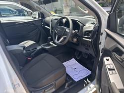2025 ISUZU D-MAX SX D-MAX MY24 4x2 SINGLE Cab Chassis SX 3.0L AT Mineral White