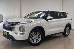 2022 Mitsubishi Outlander ES