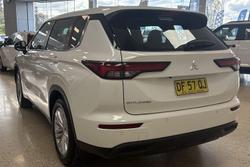 2022 Mitsubishi Outlander ES