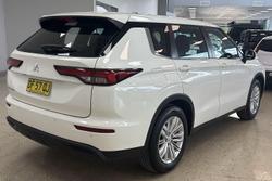 2022 Mitsubishi Outlander ES