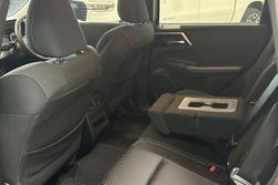 2023 Mitsubishi Outlander ES