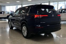 2023 Mitsubishi Outlander ES