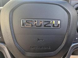 2025 Isuzu MU-X X-TERRAIN