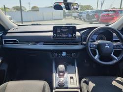 2023 Mitsubishi
                Outlander ES