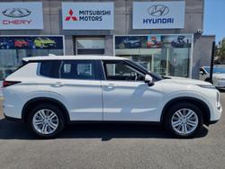 2023 Mitsubishi
                Outlander ES