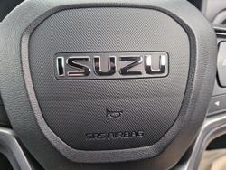 2025 Isuzu MU-X X-TERRAIN