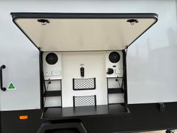 2025 Traveller Destination Track 17