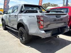 2025 Isuzu D-MAX BLADE